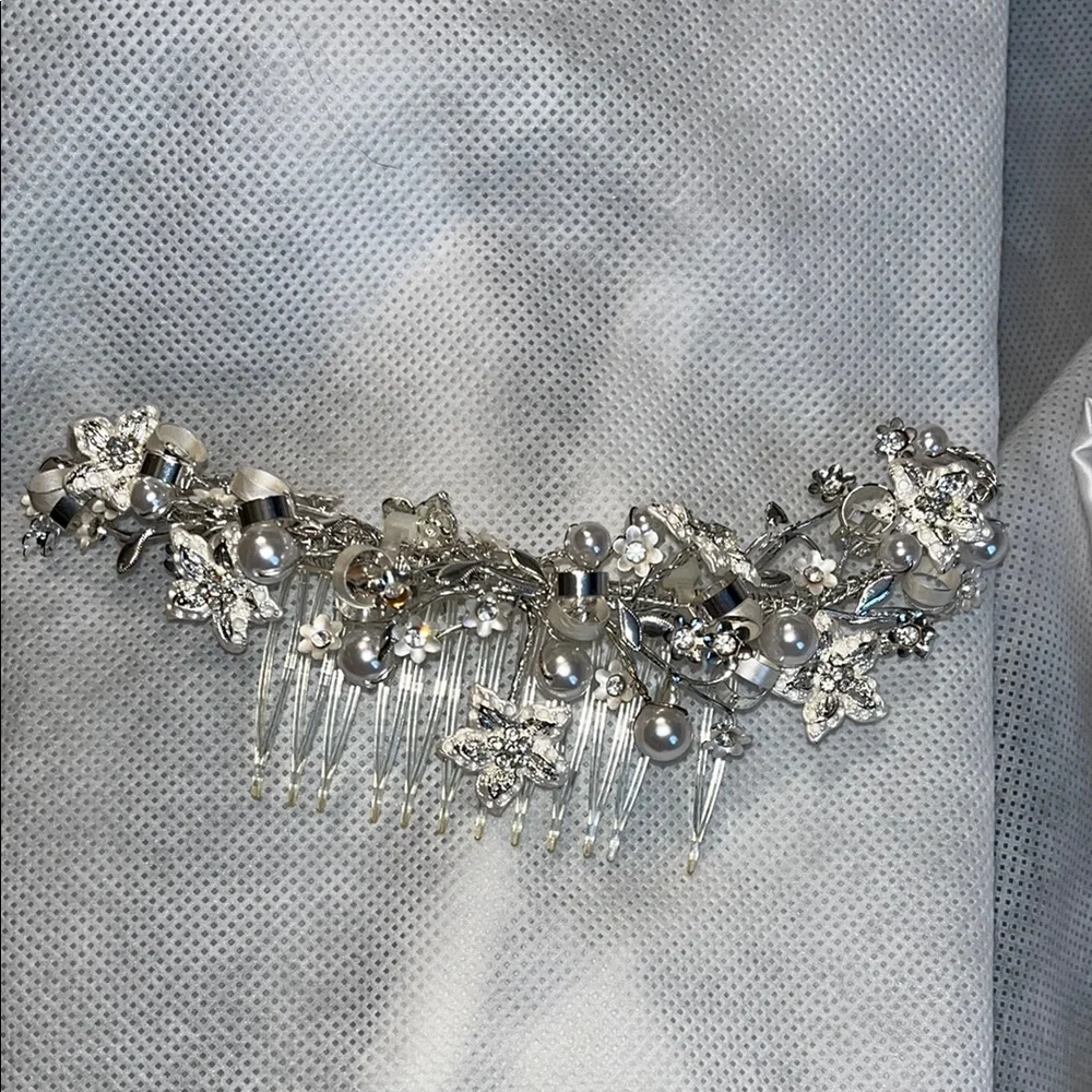 Elegant White Wedding Dress - Picture 9 of 11